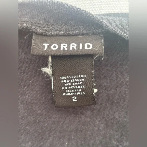 Vintage Torrid Heart and Bones Distressed Weathered Grey Tee in Size 2 - Picture 7 of 7